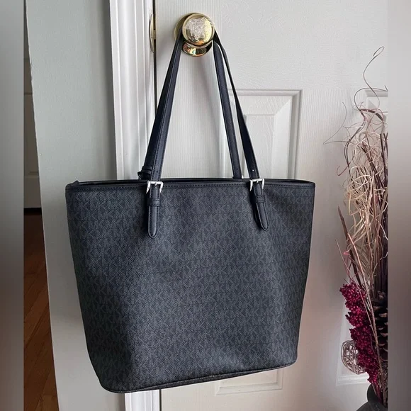 🖤Michael Kors Signature Black Tote Bag🖤 - Picture 2 of 14
